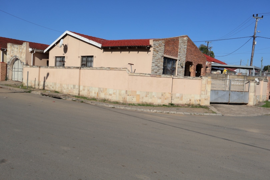 4 Bedroom Property for Sale in Zwelitsha Eastern Cape